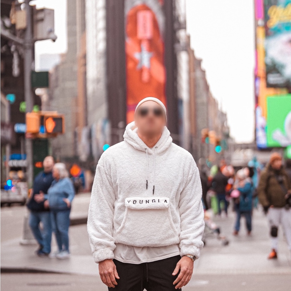 Young LA almost NEW Men’s kangaroo zipper pouch hoodie